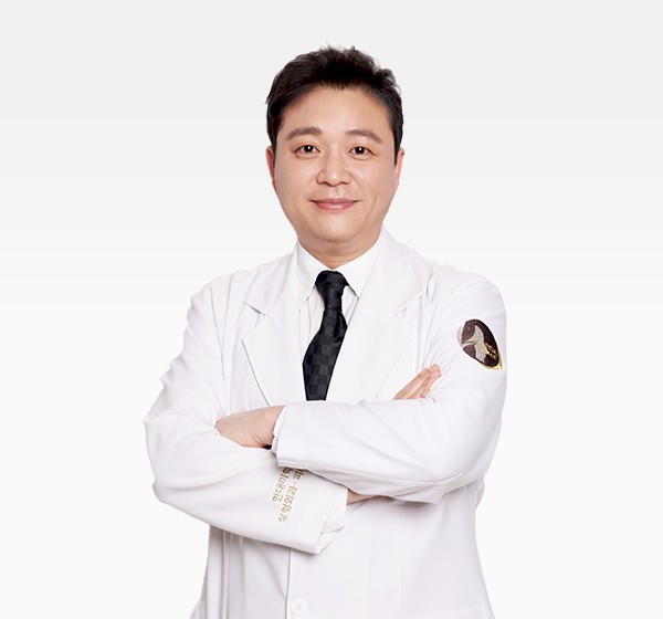 現代美学 Ho Hwang 代表院長