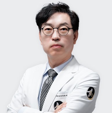 現代美学 Kim Dong Hwan 院長